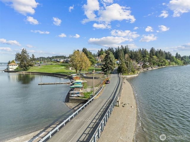 10023 Whitecap Drive NW, Olympia, WA 98502