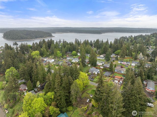 10023 Whitecap Drive NW, Olympia, WA 98502