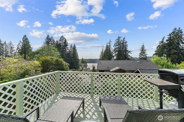 10023 Whitecap Drive NW, Olympia, WA 98502