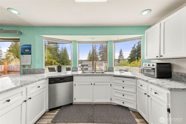 10023 Whitecap Drive NW, Olympia, WA 98502