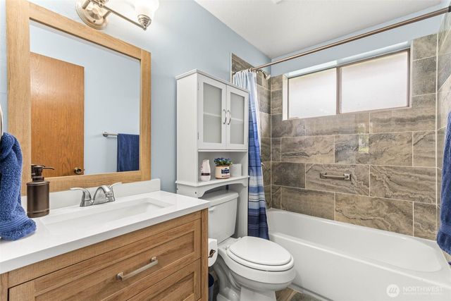 10023 Whitecap Drive NW, Olympia, WA 98502