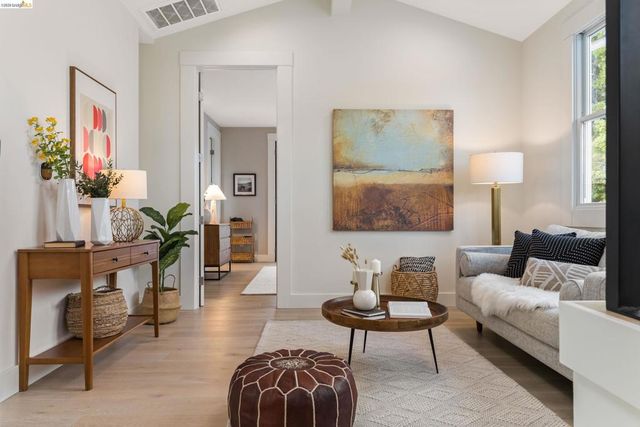 636 636 56Th St, Oakland, CA 94609