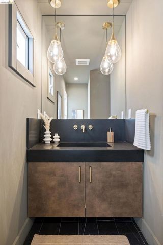 636 636 56Th St, Oakland, CA 94609