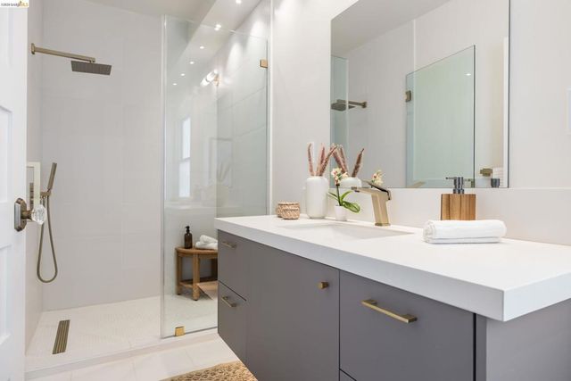 636 636 56Th St, Oakland, CA 94609