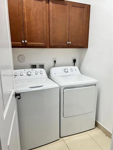 3214 W 97th St 3214, Hialeah, FL 33018