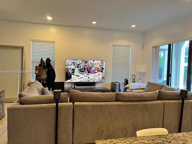 3214 W 97th St 3214, Hialeah, FL 33018