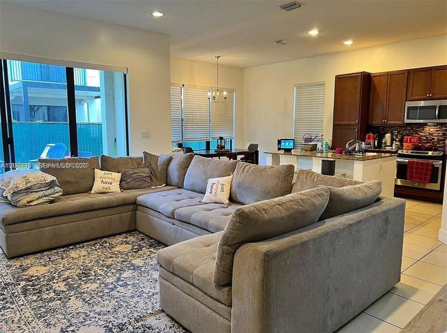 3214 W 97th St 3214, Hialeah, FL 33018
