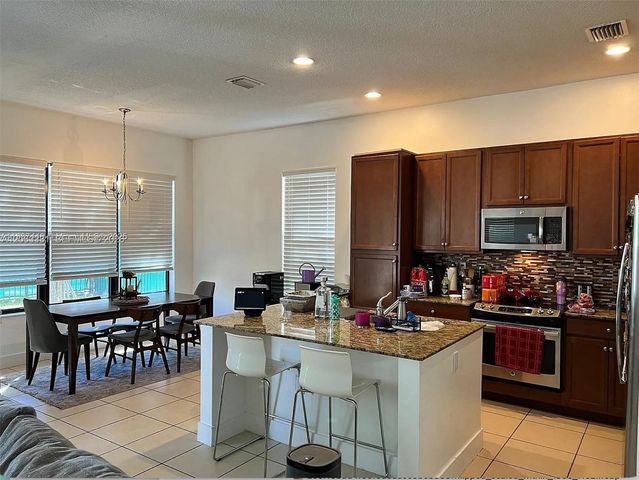 3214 W 97th St 3214, Hialeah, FL 33018