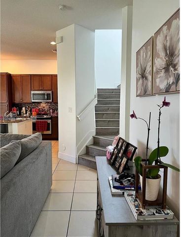 3214 W 97th St 3214, Hialeah, FL 33018