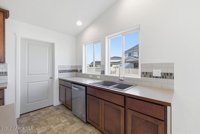 1436 N MINAM LOOP, Post Falls, ID 83854