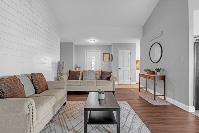 6221 Jack London Cir, Sacramento, CA 95842