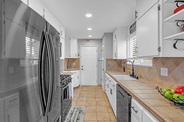 6221 Jack London Cir, Sacramento, CA 95842