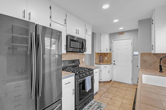 6221 Jack London Cir, Sacramento, CA 95842