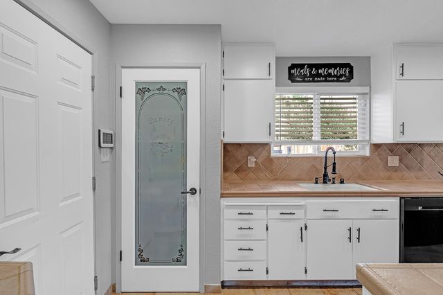 6221 Jack London Cir, Sacramento, CA 95842