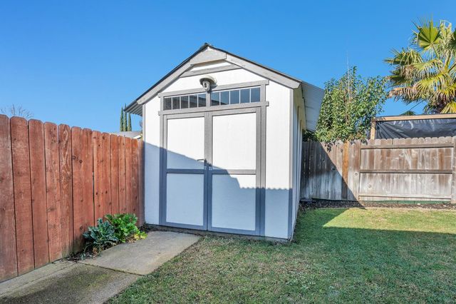 6221 Jack London Cir, Sacramento, CA 95842