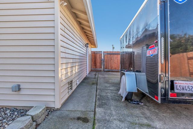 6221 Jack London Cir, Sacramento, CA 95842