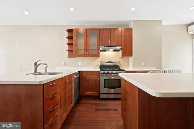 2320 LOMBARD ST, Philadelphia, PA 19146