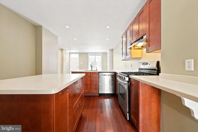 2320 LOMBARD ST, Philadelphia, PA 19146