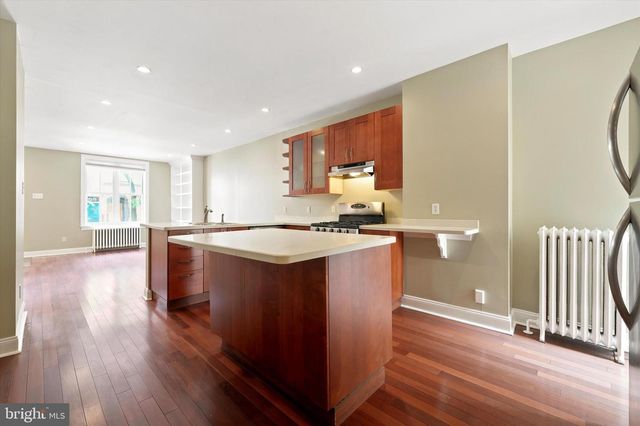 2320 LOMBARD ST, Philadelphia, PA 19146