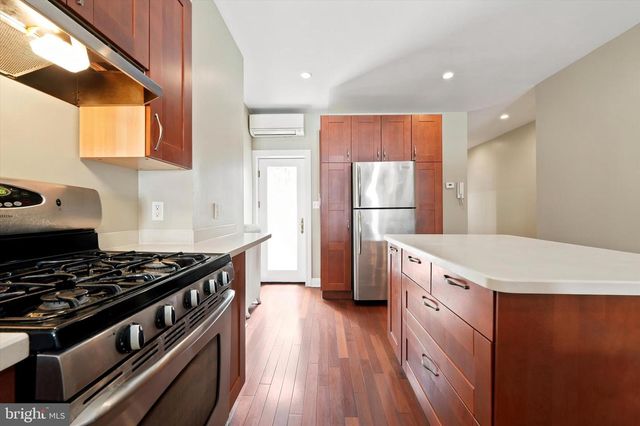 2320 LOMBARD ST, Philadelphia, PA 19146