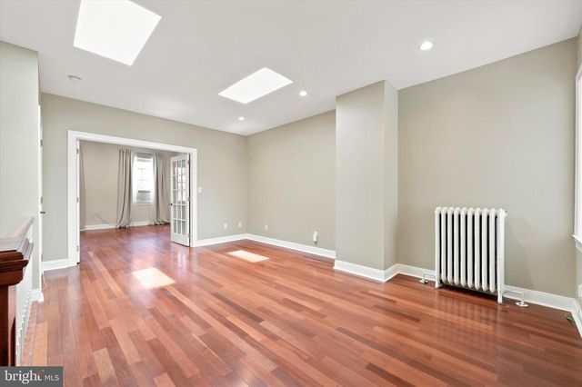 2320 LOMBARD ST, Philadelphia, PA 19146