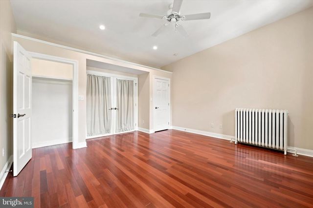 2320 LOMBARD ST, Philadelphia, PA 19146