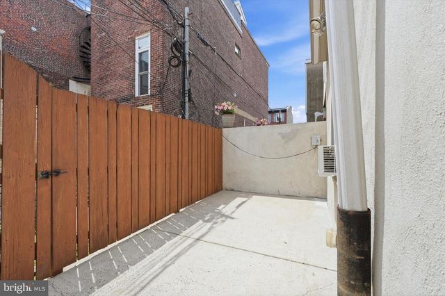 2320 LOMBARD ST, Philadelphia, PA 19146
