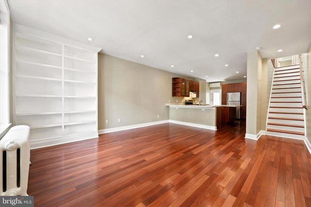 2320 LOMBARD ST, Philadelphia, PA 19146