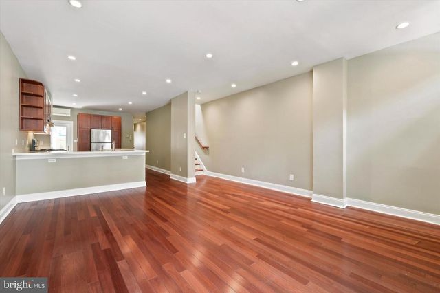 2320 LOMBARD ST, Philadelphia, PA 19146