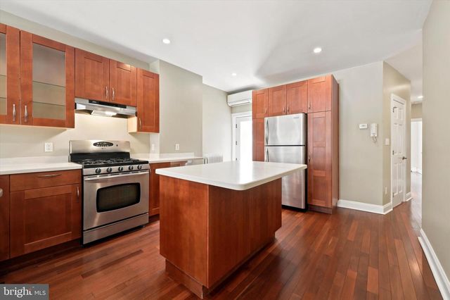 2320 LOMBARD ST, Philadelphia, PA 19146
