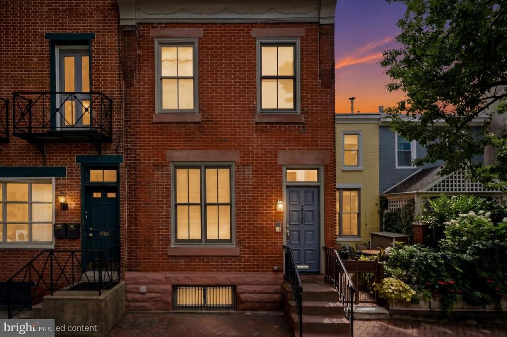 2320 LOMBARD ST, Philadelphia, PA 19146