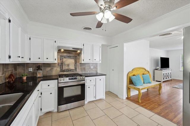 253 Hampton Lane, Beaumont, TX 77707