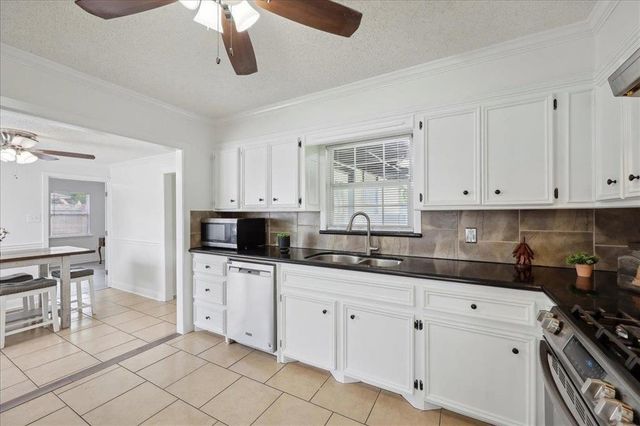 253 Hampton Lane, Beaumont, TX 77707