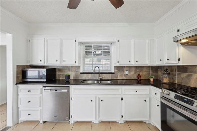 253 Hampton Lane, Beaumont, TX 77707