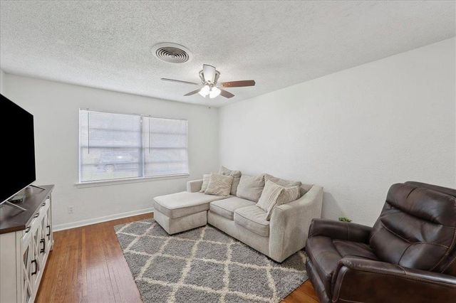 253 Hampton Lane, Beaumont, TX 77707