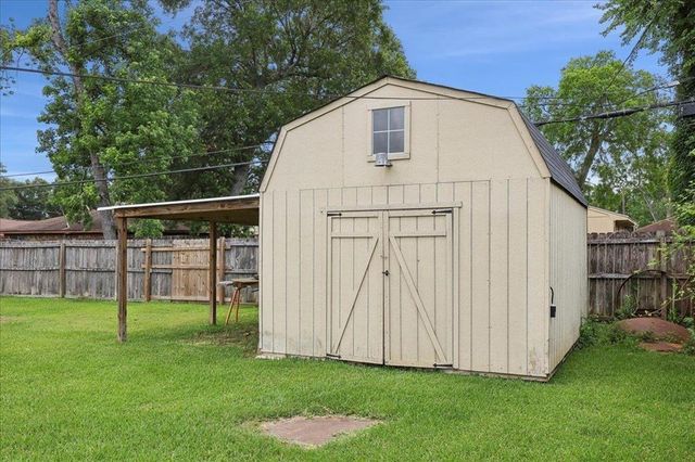 253 Hampton Lane, Beaumont, TX 77707