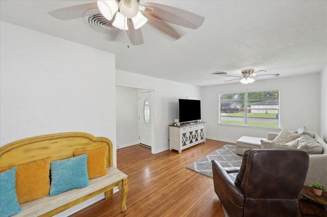 253 Hampton Lane, Beaumont, TX 77707