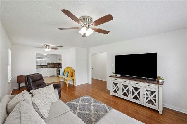 253 Hampton Lane, Beaumont, TX 77707