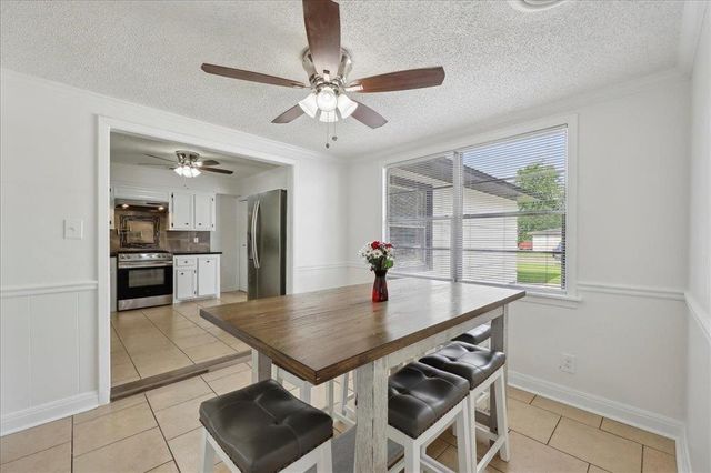 253 Hampton Lane, Beaumont, TX 77707