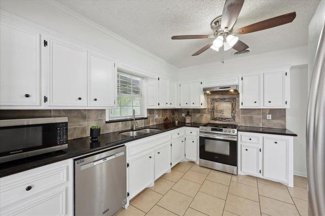 253 Hampton Lane, Beaumont, TX 77707