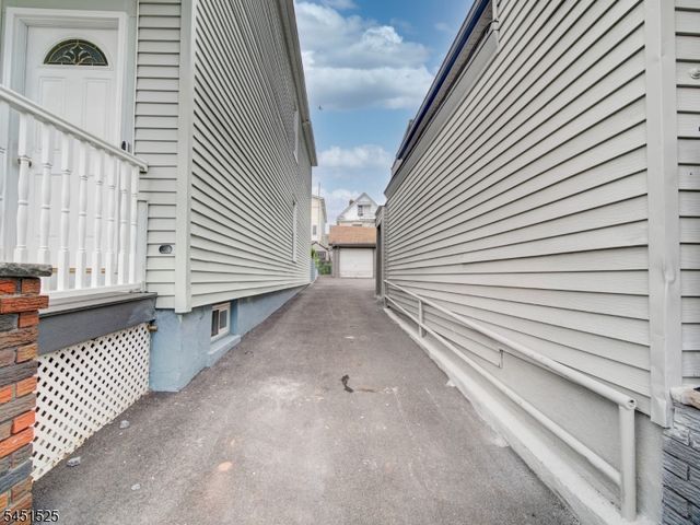 236 Franklin St, Elizabeth City, NJ 07206