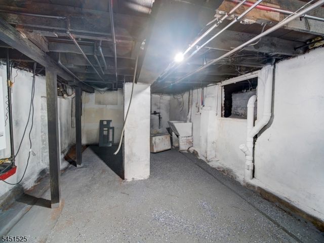 236 Franklin St, Elizabeth City, NJ 07206
