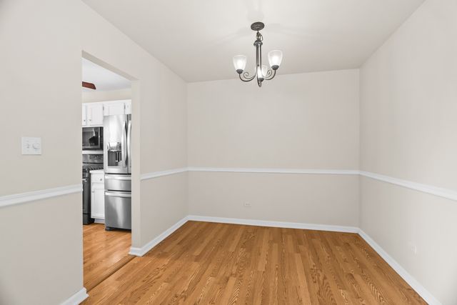 7010 Brighton Court 204, Woodridge, IL 60517