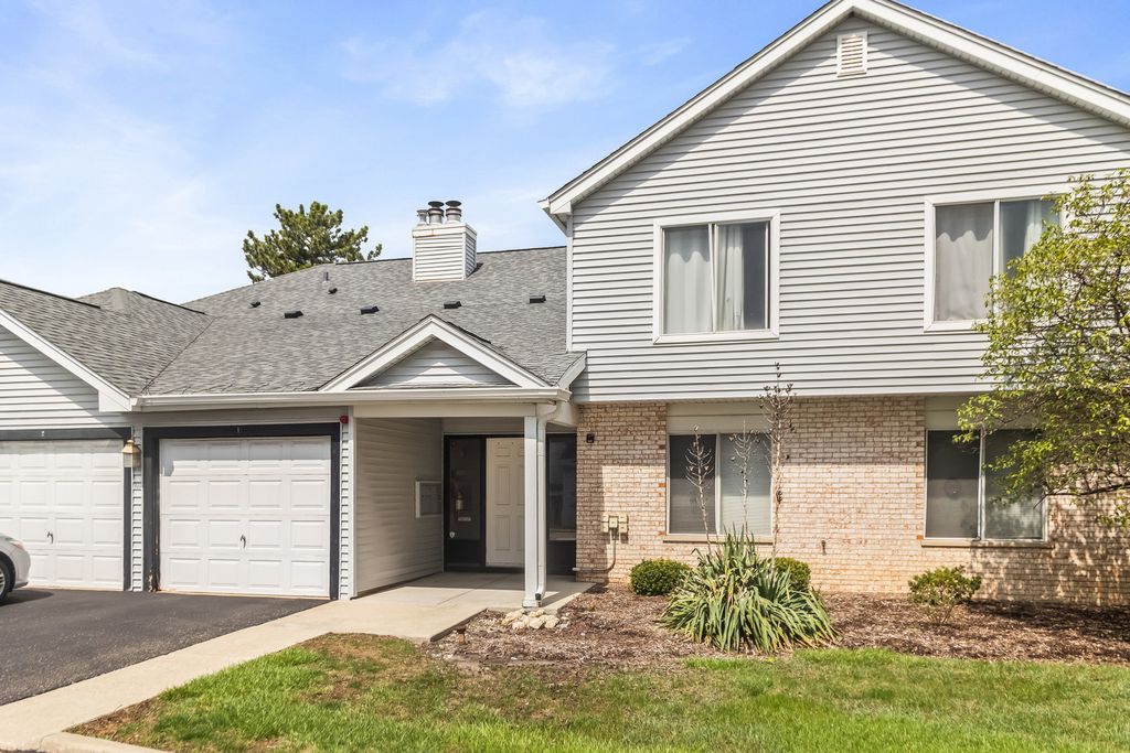 7010 Brighton Court 204, Woodridge, IL 60517