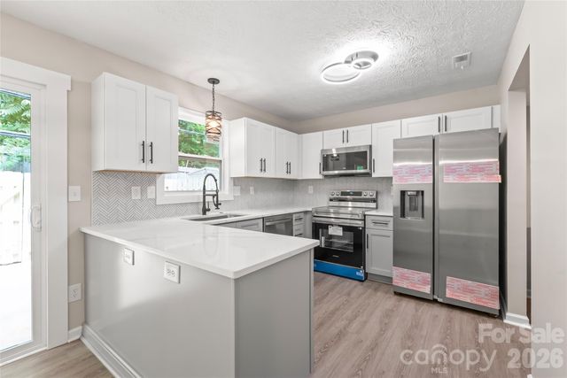 1221 Scaleybark Road F, Charlotte, NC 28209