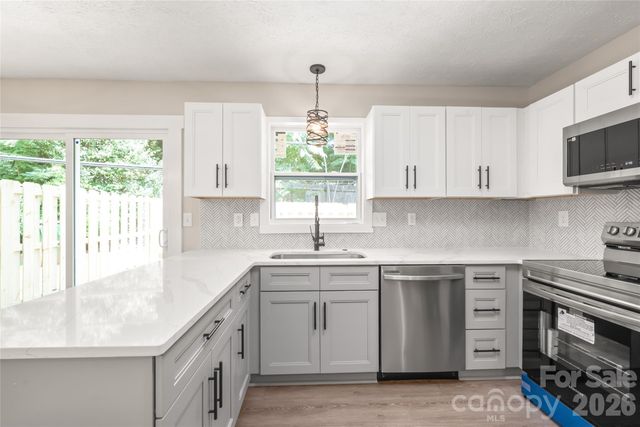 1221 Scaleybark Road F, Charlotte, NC 28209