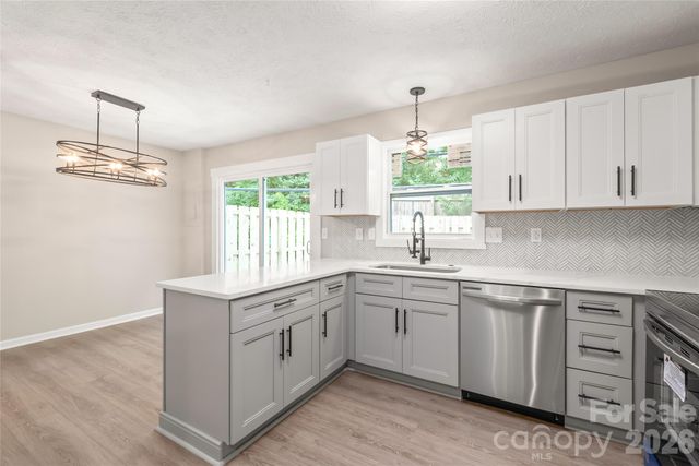 1221 Scaleybark Road F, Charlotte, NC 28209