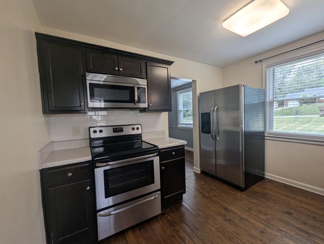 2223 Fernwood Dr, Nashville, TN 37216