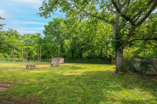 2223 Fernwood Dr, Nashville, TN 37216
