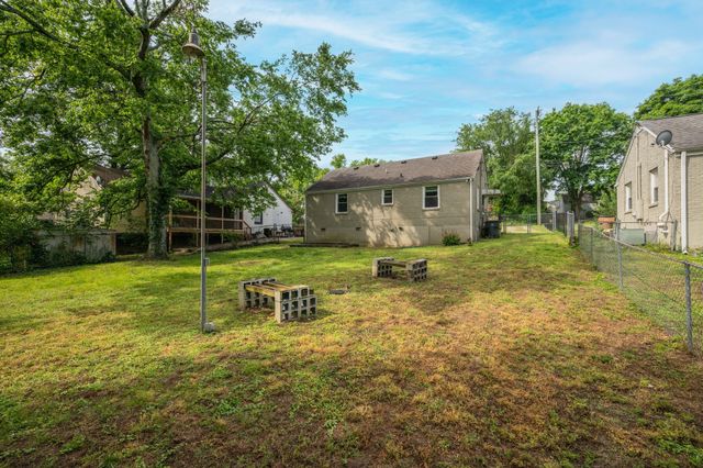 2223 Fernwood Dr, Nashville, TN 37216